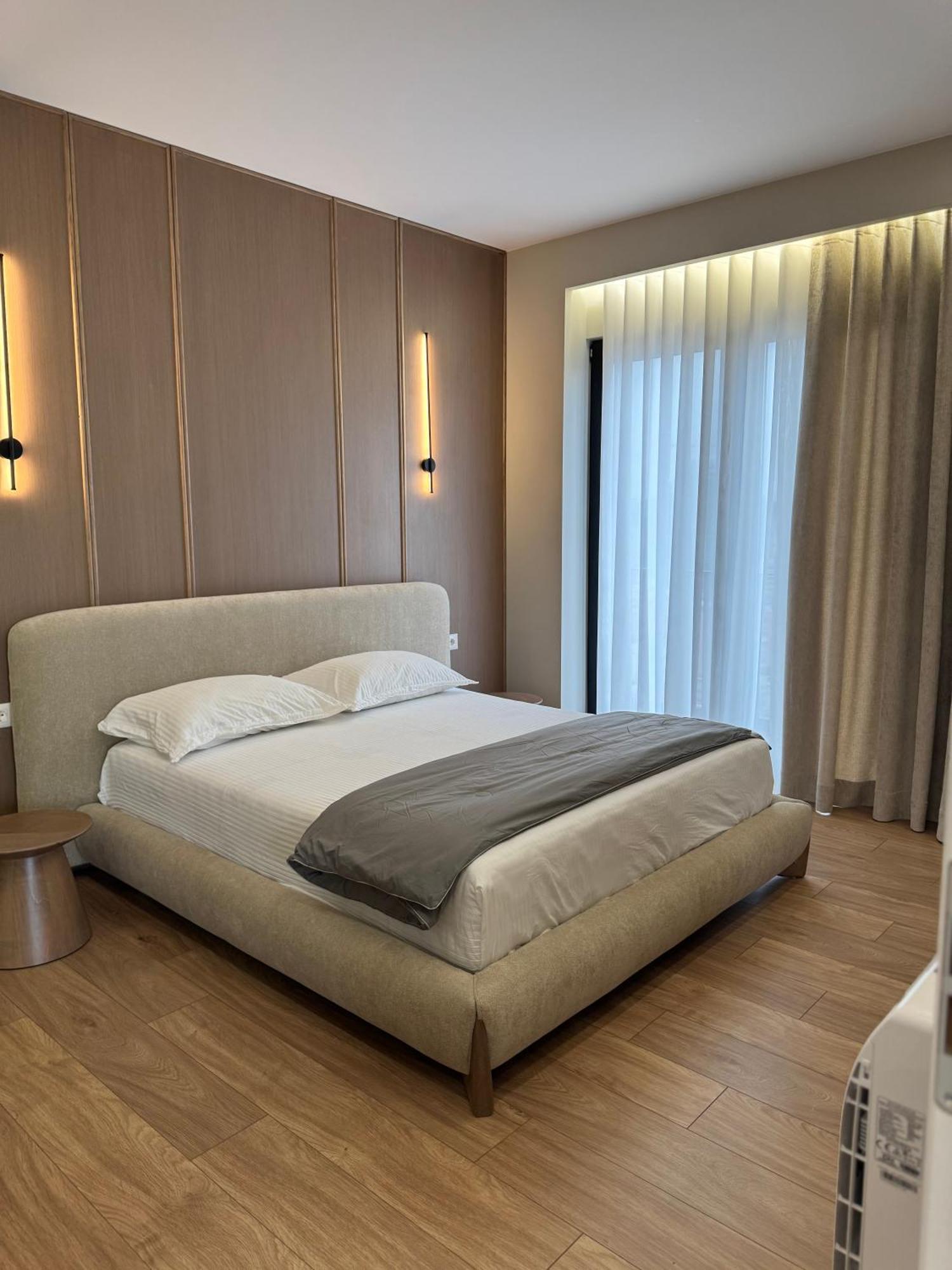Square Inn Garden Aparthotel Tirana Esterno foto