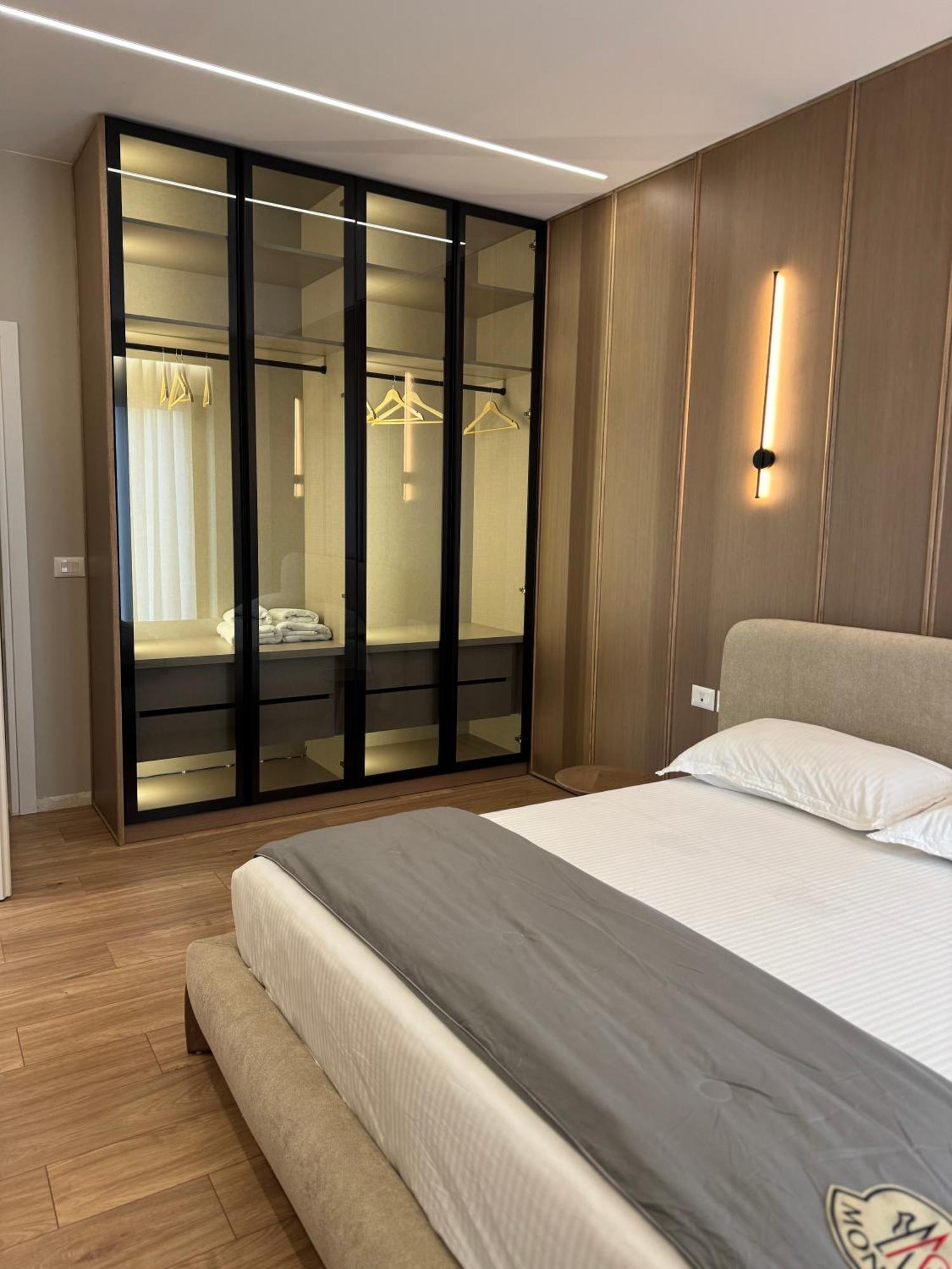 Square Inn Garden Aparthotel Tirana Esterno foto